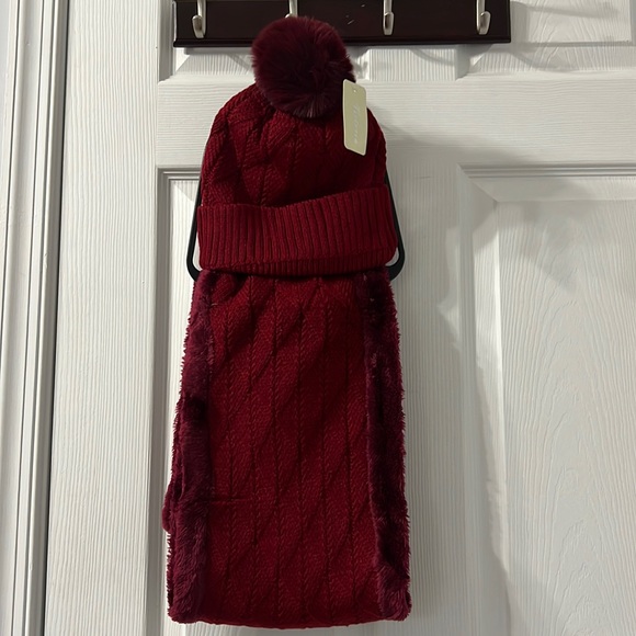 Women Warm Infinity Scarf & Cozy Knitted Beanie Hat 2Pcs! - Picture 1 of 6
